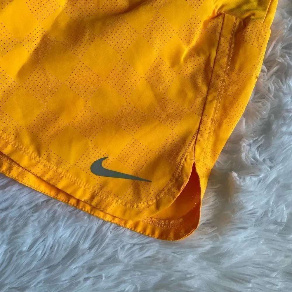 Nike Dri Fit Shorts Yellow Womens Size Small‎